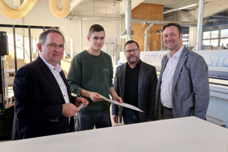 Firmenbesuch von MdL Josef Heidl und Bezirksrat Stephan Gawlik bei Waldbauer